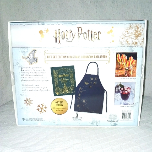 Wizarding World Harry Potter Gift Set Edition Christmas Cookbook and Apron - Picture 5 of 7